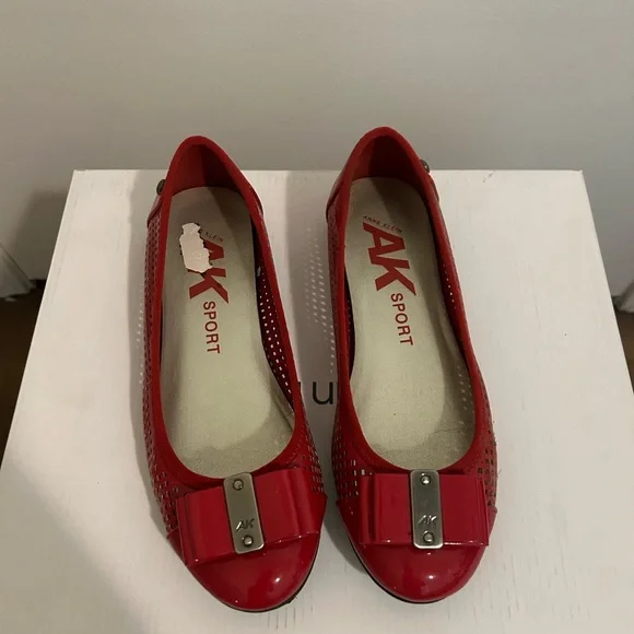 Anne Klein Red Flats with Bow Accent Size 6 - Picture 3 of 4